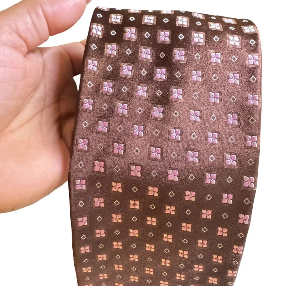 NWT!Ermenegildo Zegna Mens Burgundy/Pink Medallion Pattern 100% Silk Necktie 60